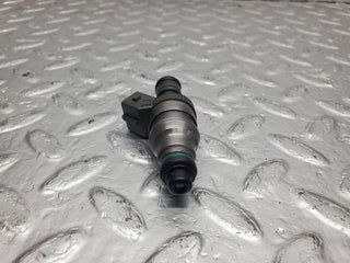 W124 Cabriolet fuel injector used OEM