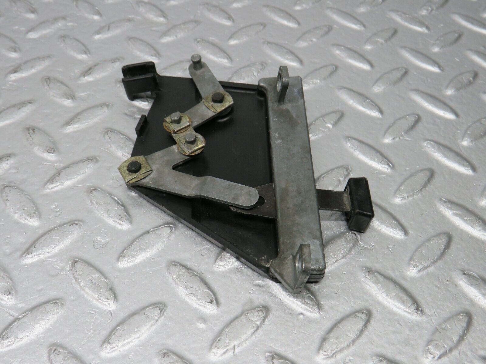 39201 Mercedes-Benz R107 500SL Air Vent Control Lever Right 1078300485