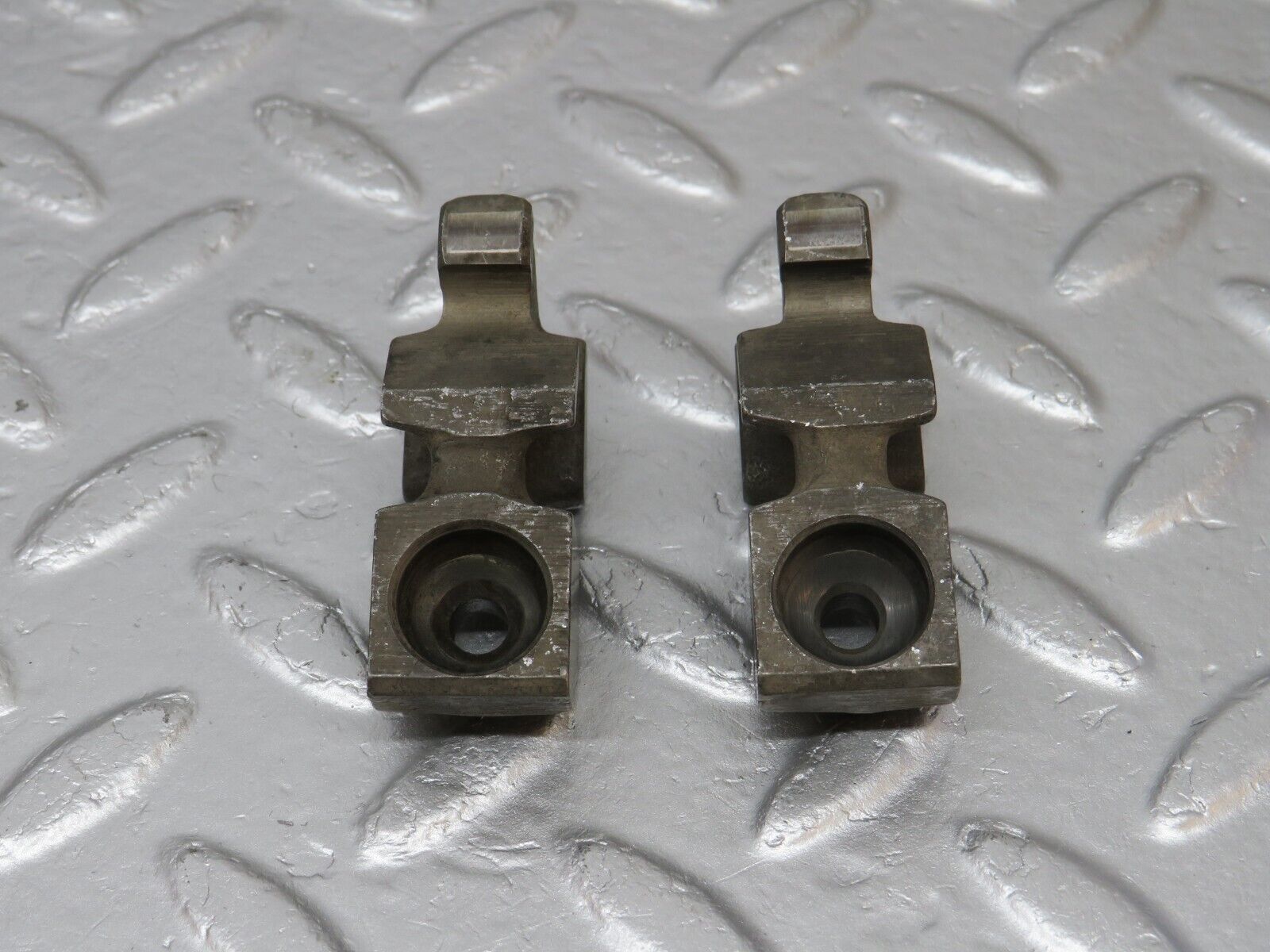 40049 Mercedes-Benz R107 350SL Rocker Arm With Valve Tappet