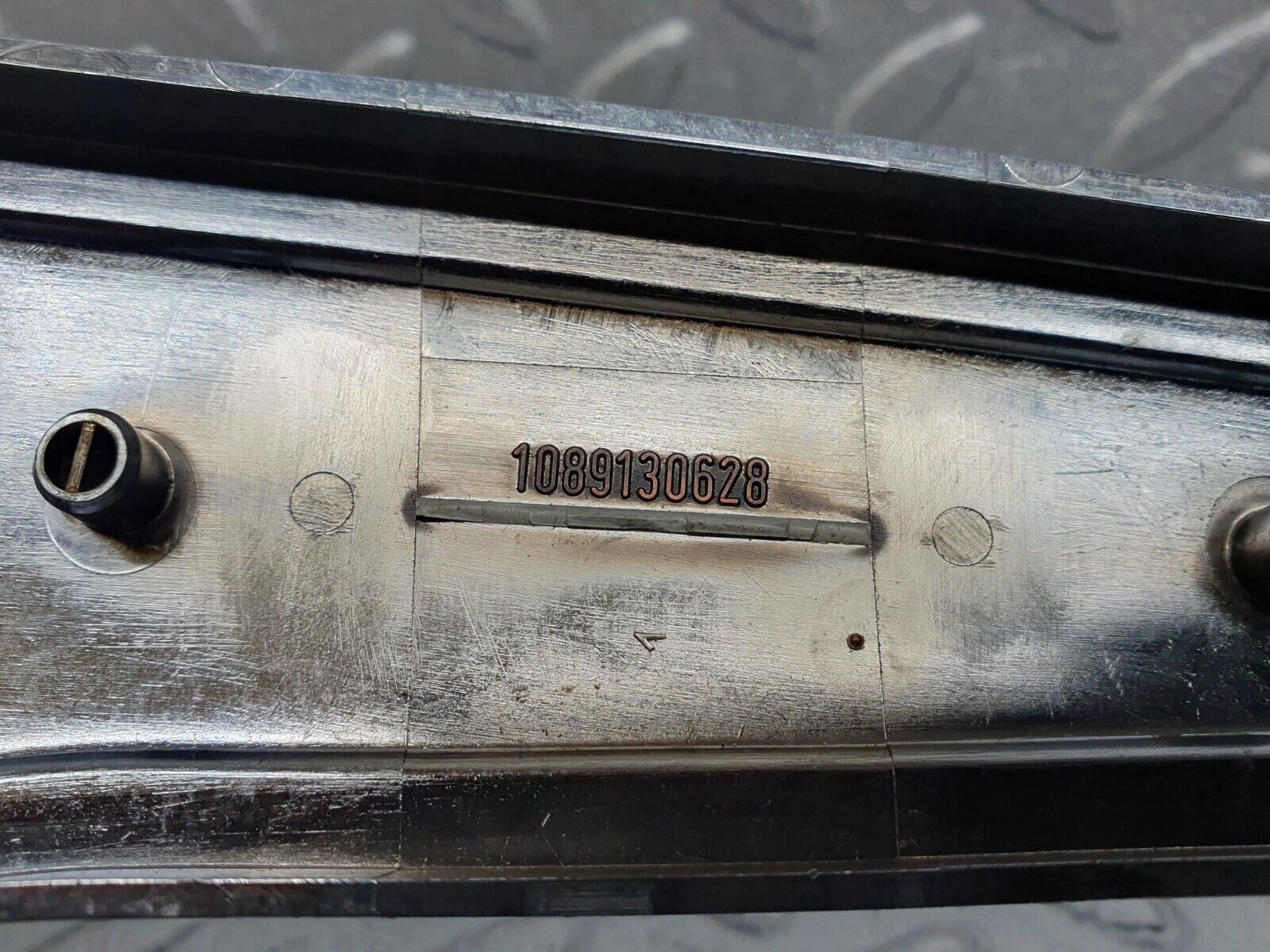 43084 Mercedes-Benz W108 280SE Front Seat Side Cover Trim Right 1089130628