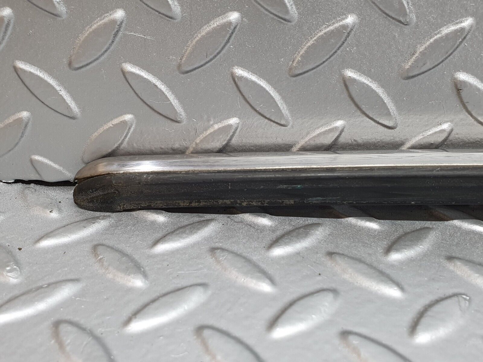 43460 Mercedes-Benz W108 280SE Front Left Fender Wing Centre Moulding Trim