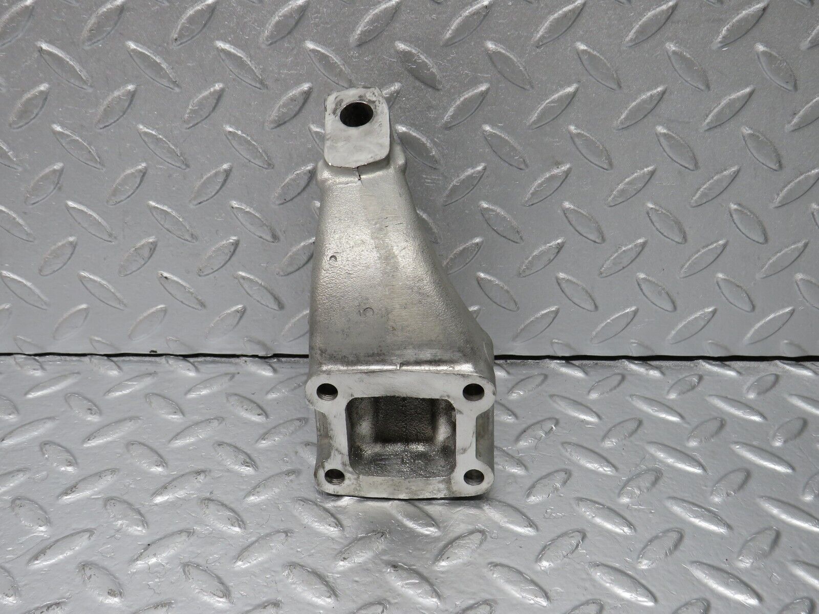 39878 Mercedes-Benz R107 350SL Engine Mount Bracket Right 1162234504