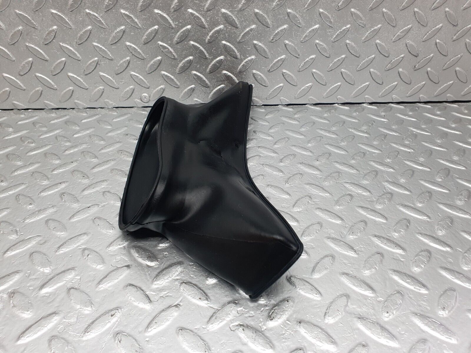 43678 Mercedes-Benz C126 380SEC Coupe Heating Duct Rubber 1268320088