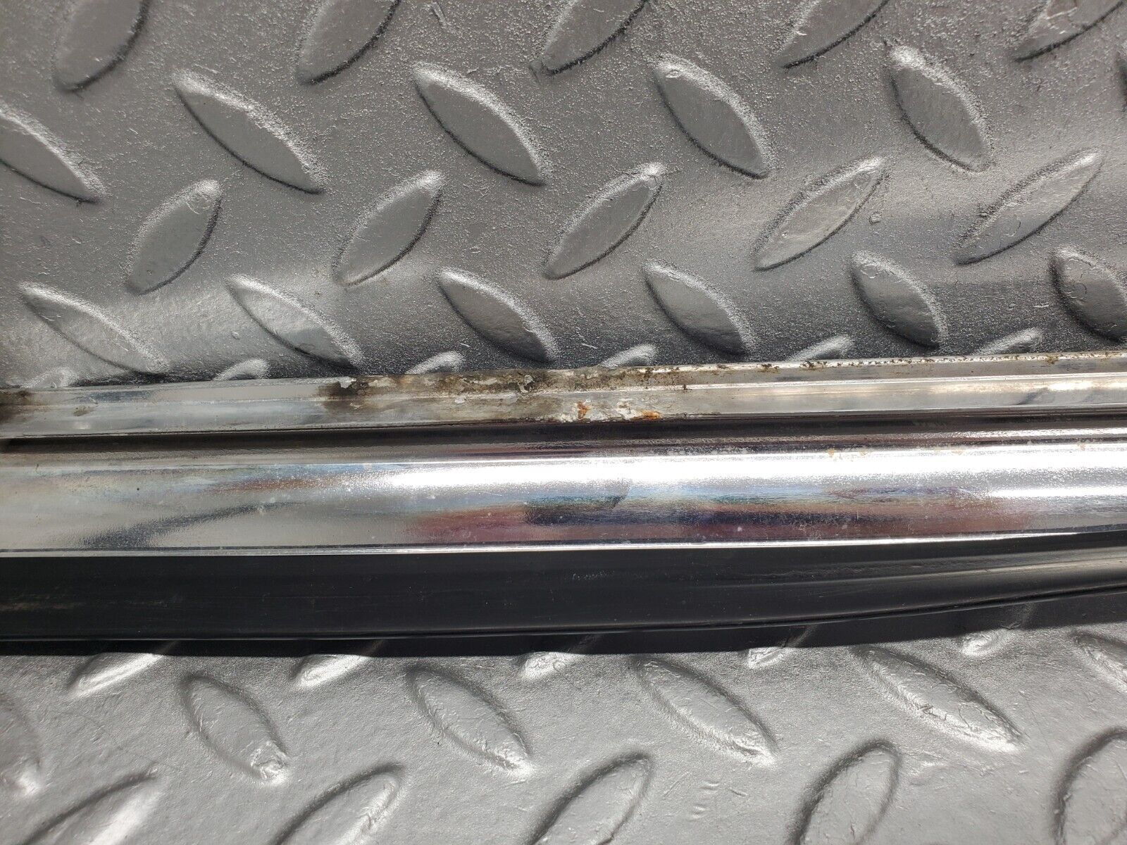 46430 Mercedes-Benz C123 280CE Coupe Right Door Chrome Moulding Trim
