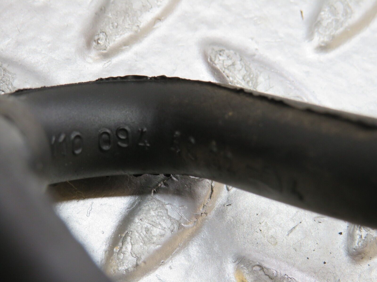 35420 Mercedes-Benz R107 280SL Air Intake Pipe 1100943882 1100944882