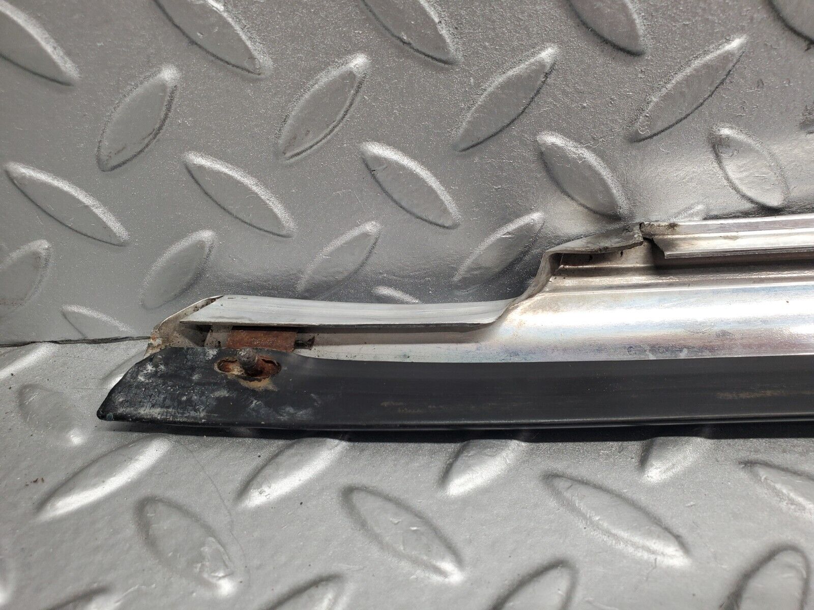 46430 Mercedes-Benz C123 280CE Coupe Right Door Chrome Moulding Trim