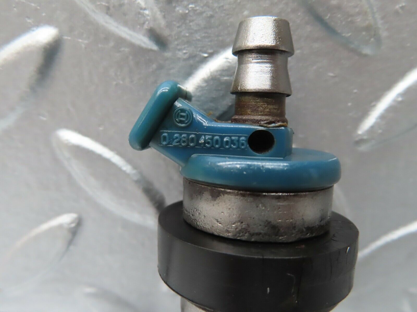 20691 Mercedes-Benz R107 450SL Fuel Injector Bosch 0280150036