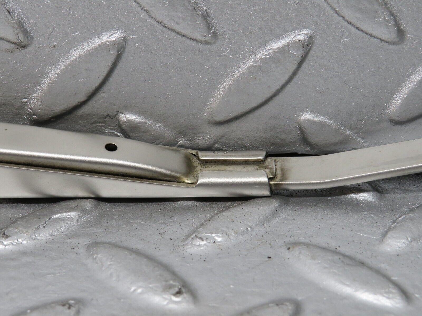 39981 Mercedes-Benz R107 350SL Windscreen Wiper Arm Right Side