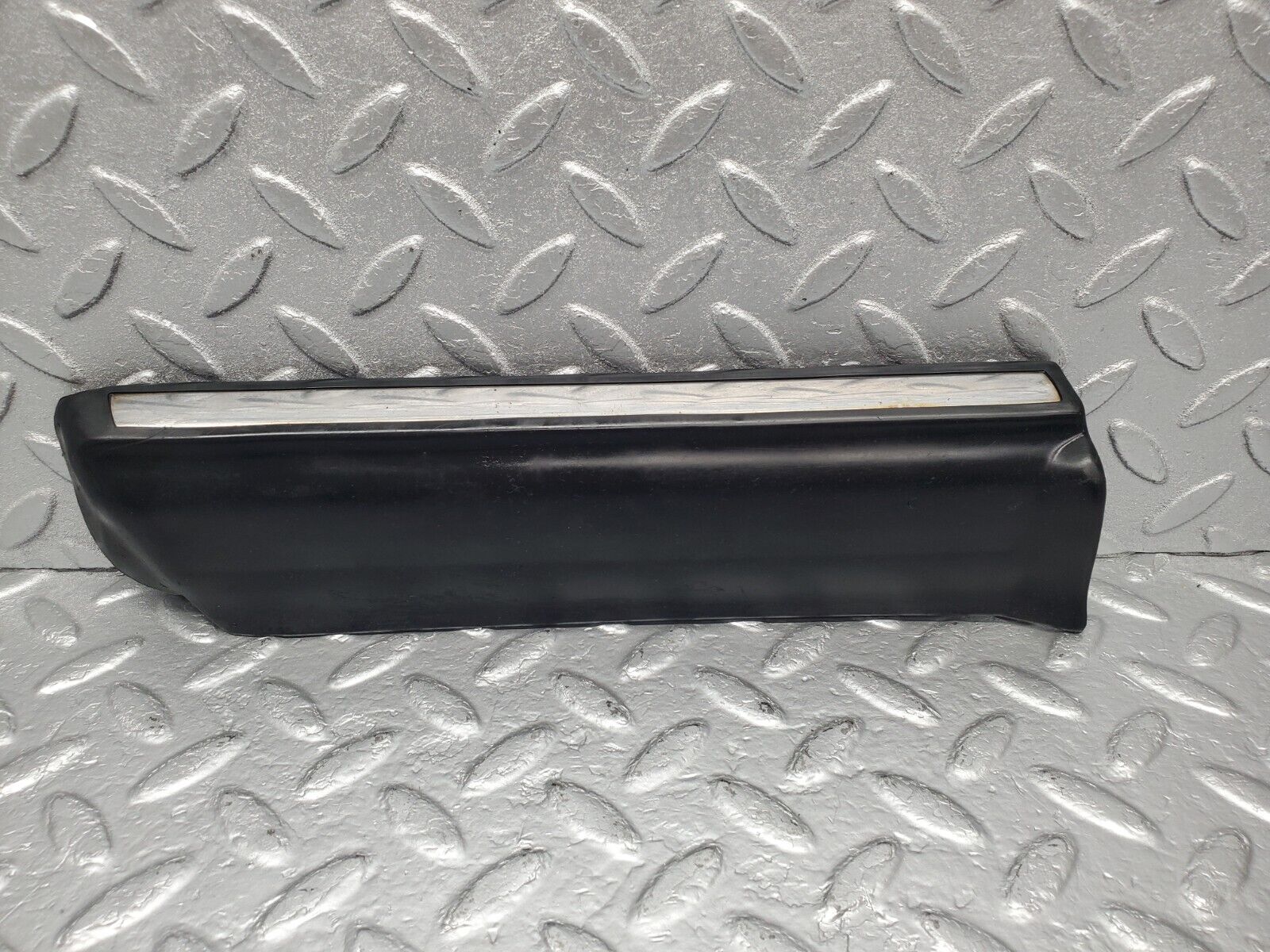 46423 Mercedes-Benz C123 280CE Coupe Front Left Fender Wing Lower Moulding Trim