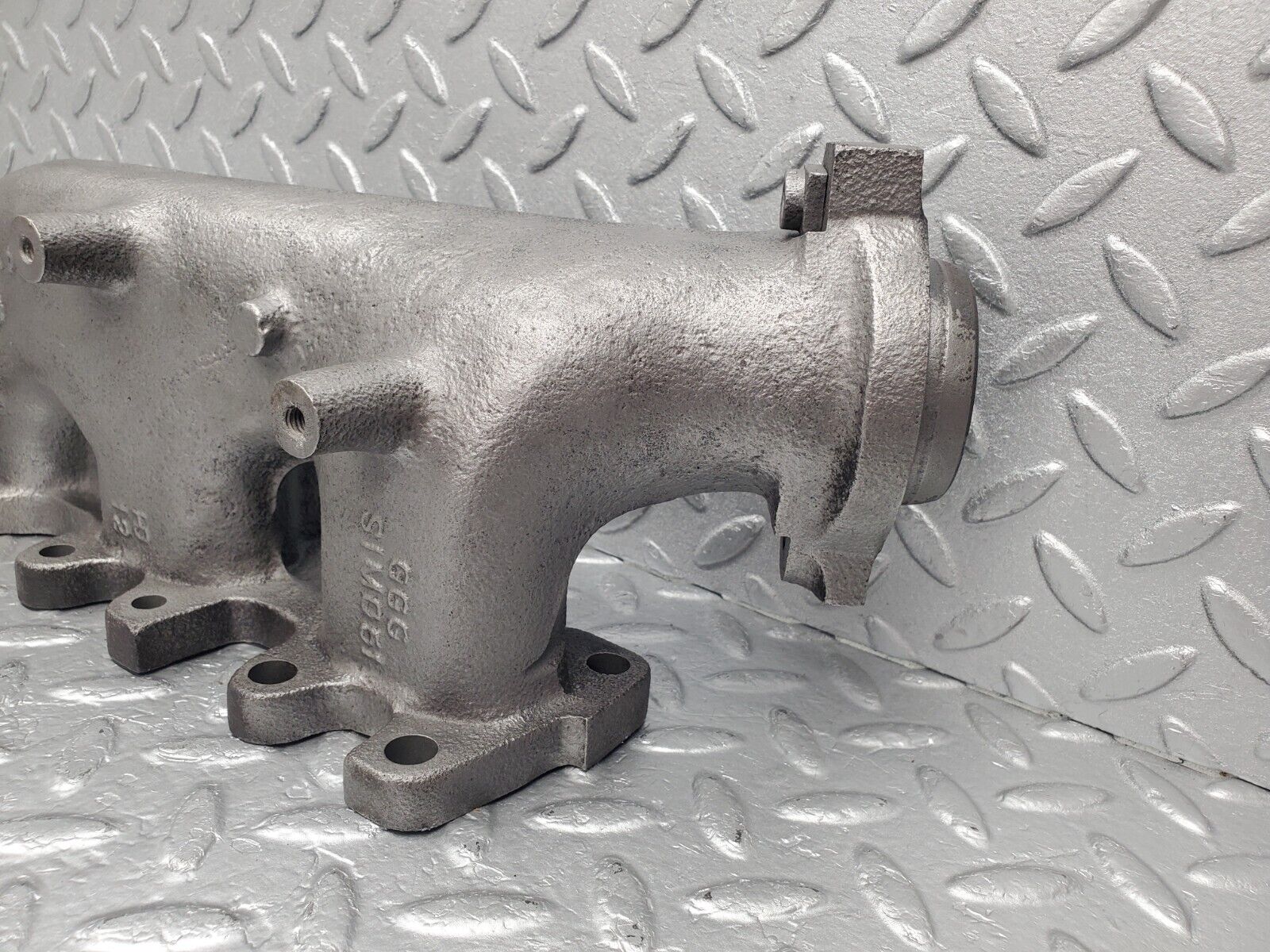 46165 Mercedes-Benz W124 280E Exhaust Manifold Cylinder 1-3 1041422601