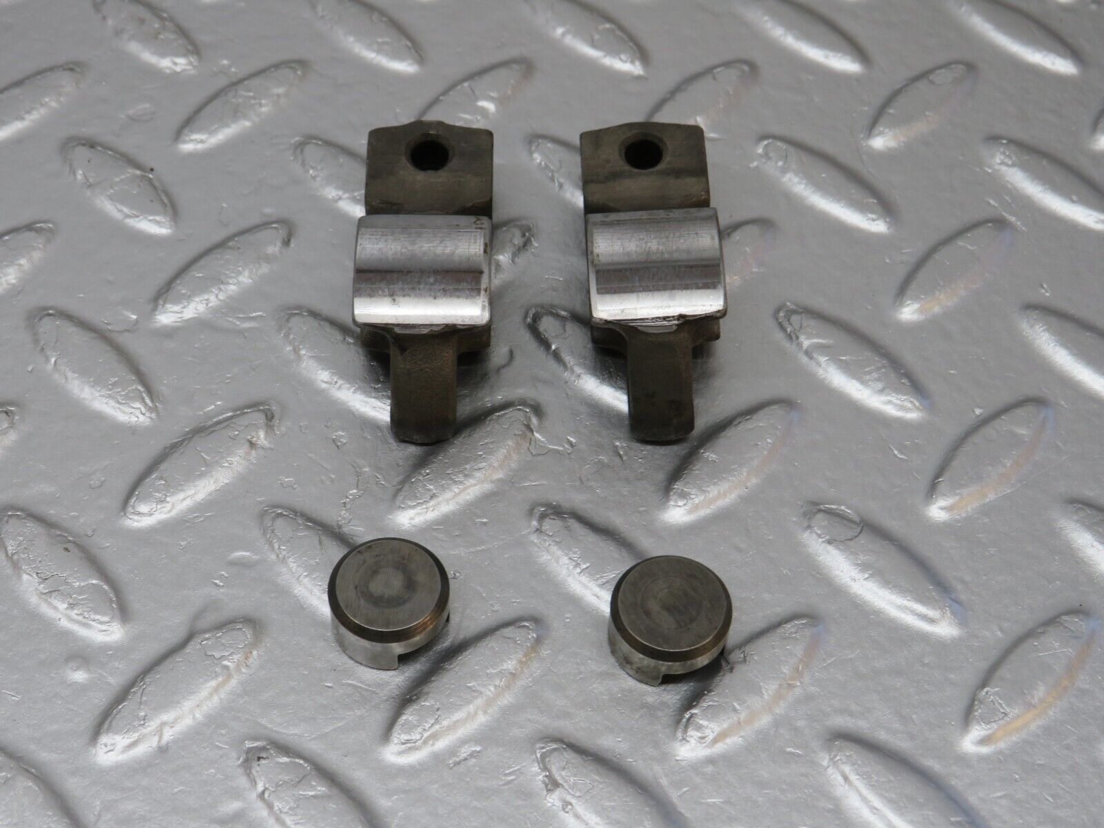 40045 Mercedes-Benz R107 350SL Rocker Arm With Valve Tappet