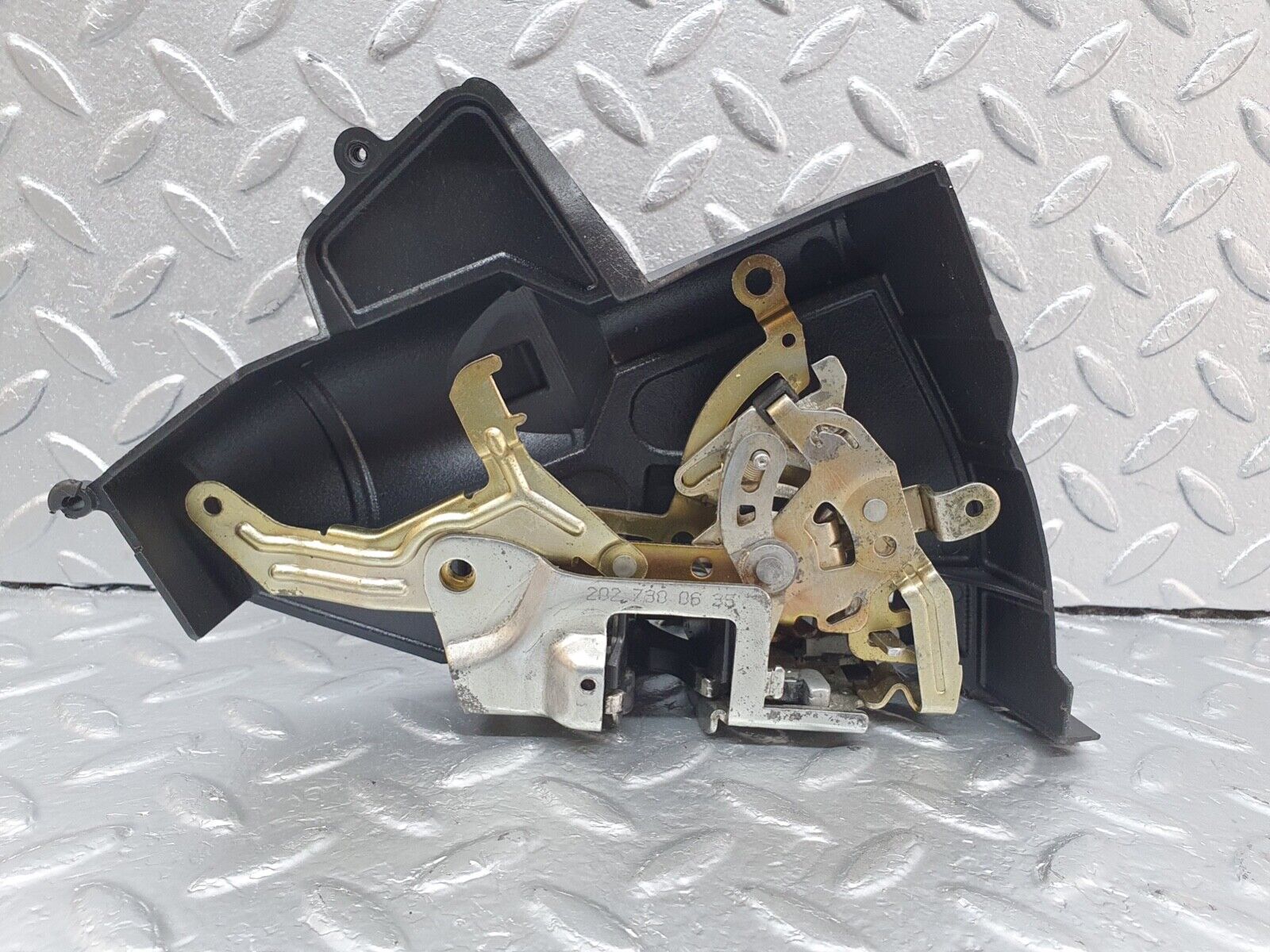 42012 Mercedes-Benz W202 C200 Rear Right Door Lock Mechanism 2027330408