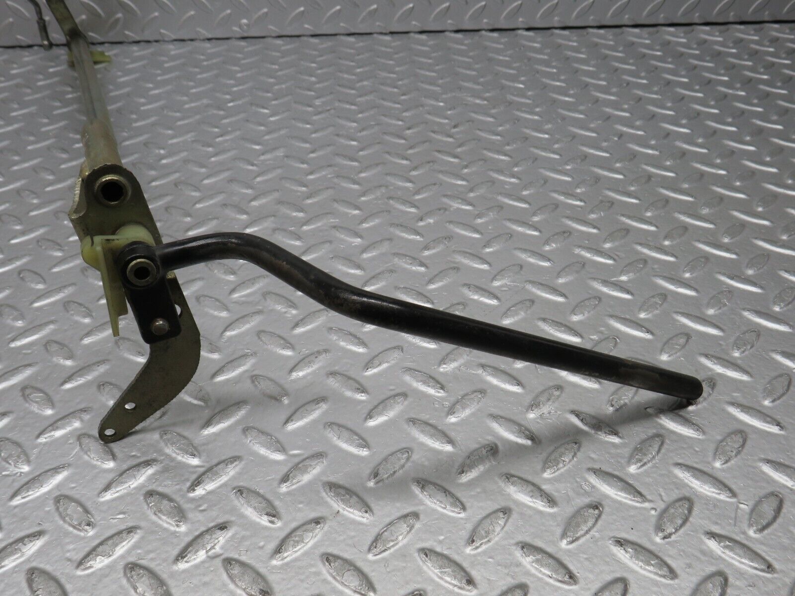 39215 Mercedes-Benz R107 500SL Accelerator Pedal Linkage