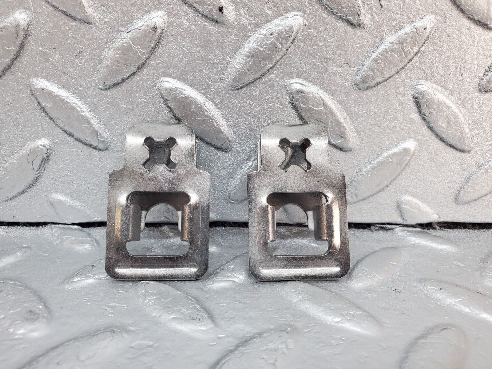 45224 Mercedes-Benz R129 300SL Coupe Fuel Injector Bracket 2x