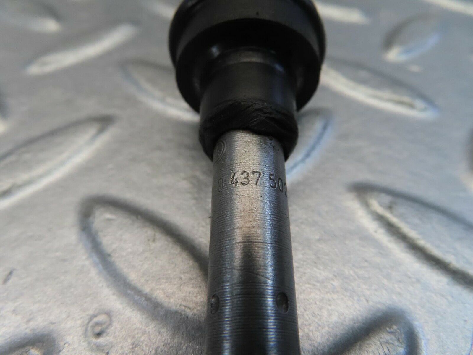 11040 Mercedes-Benz R107 W116 Fuel Injector Bosch 0437502010