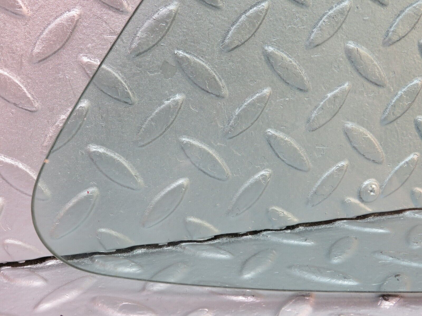 40187 Mercedes-Benz R107 Hardtop Quarter Window Glass Left Side