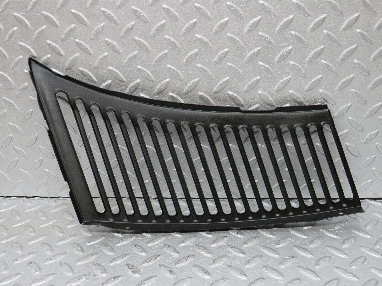 40081 Mercedes-Benz R107 350SL Air Intake Grill Left Side