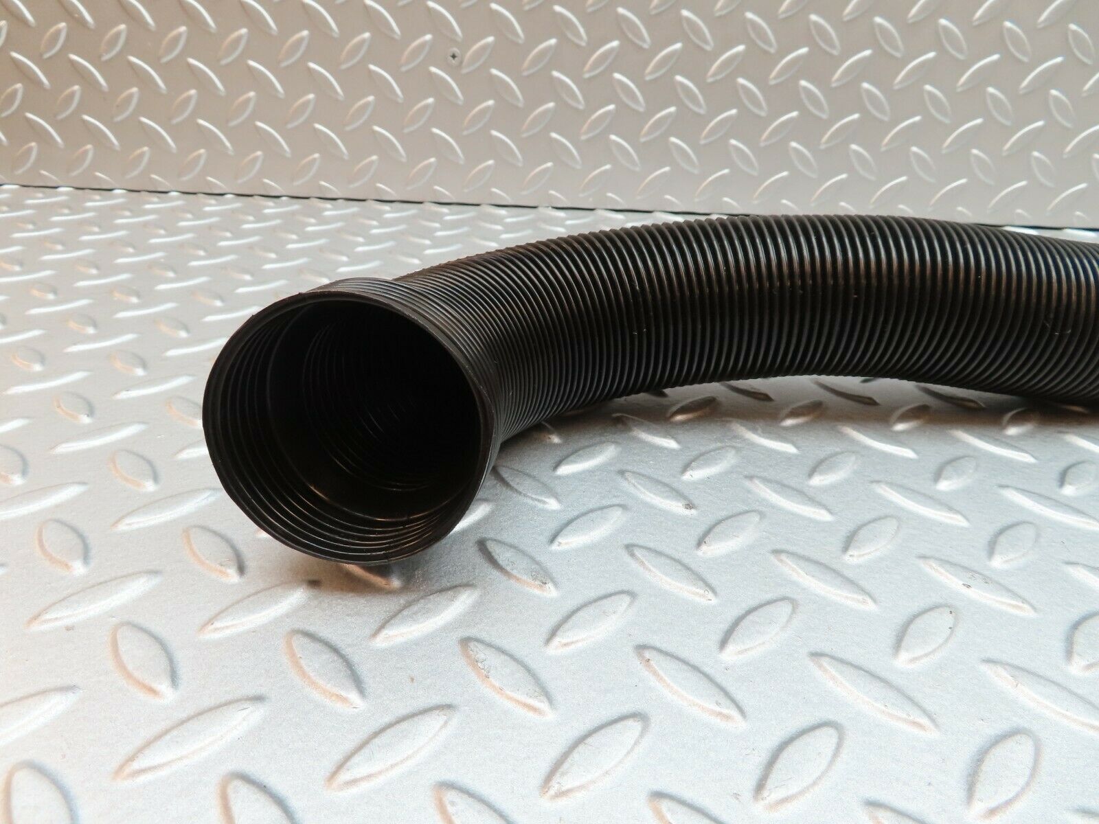 4985 Mercedes-Benz R107 350SL Ventilation Pipe