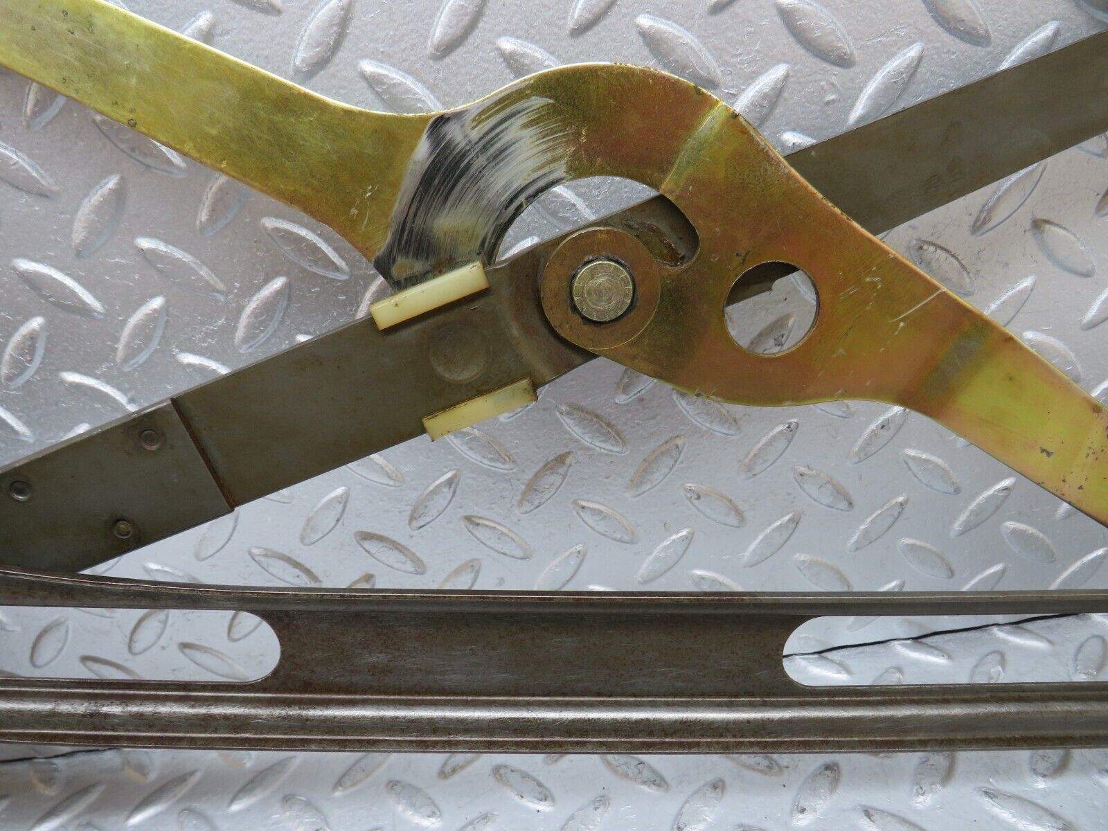 35502 Mercedes-Benz R107 280SL Front Right Power Window Regulator