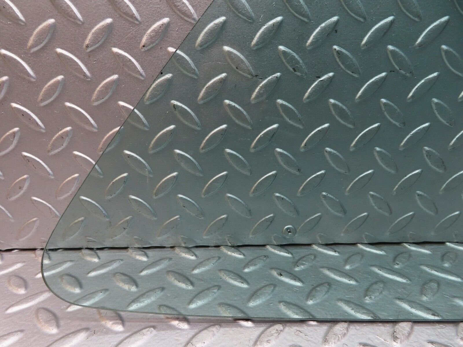 15760 Mercedes-Benz R107 450SL Hardtop Left Quarter Window