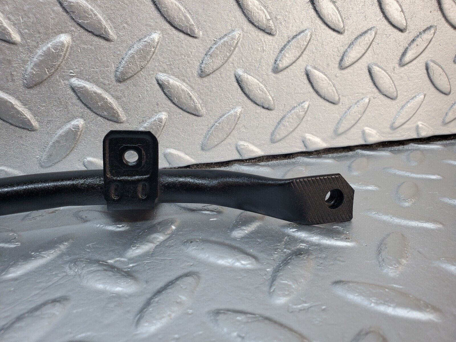 45934 Mercedes-Benz W126 420SE Horn Bracket