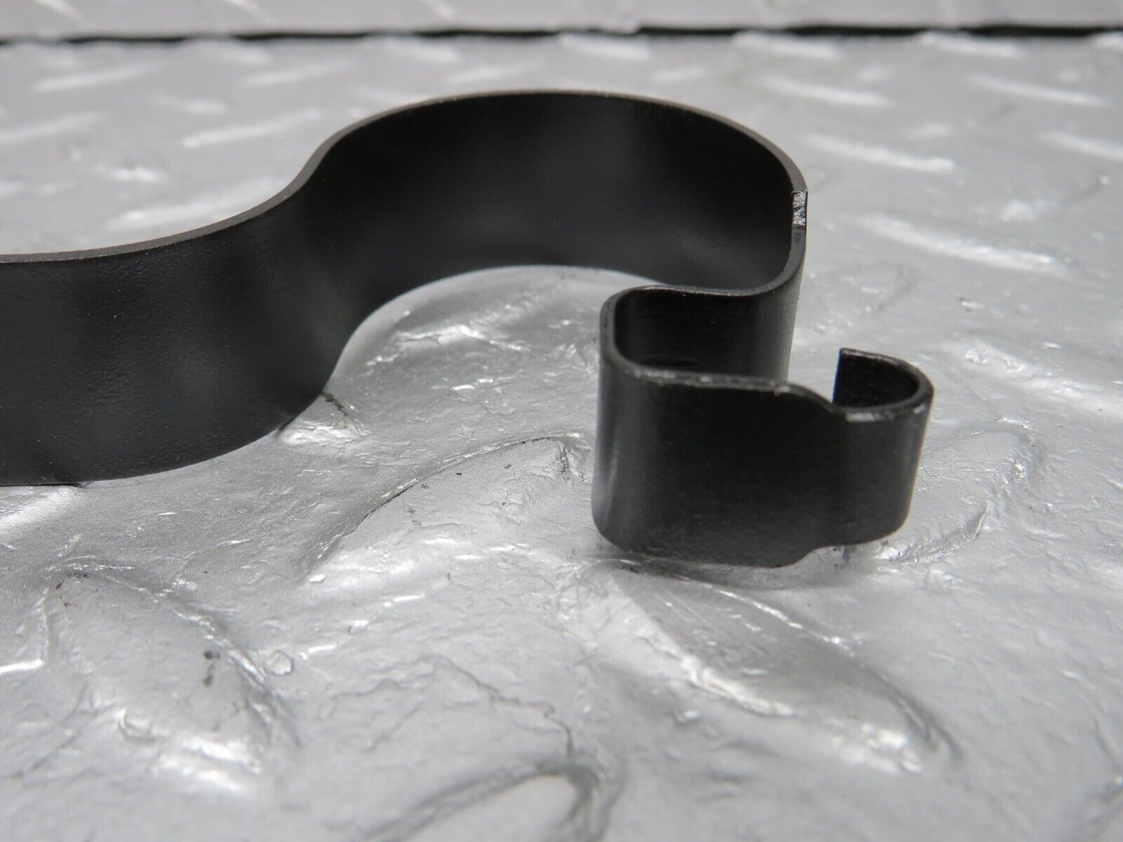 40176 Mercedes-Benz R107 350SL Radiator Fan Shroud Holder Bracket 2x