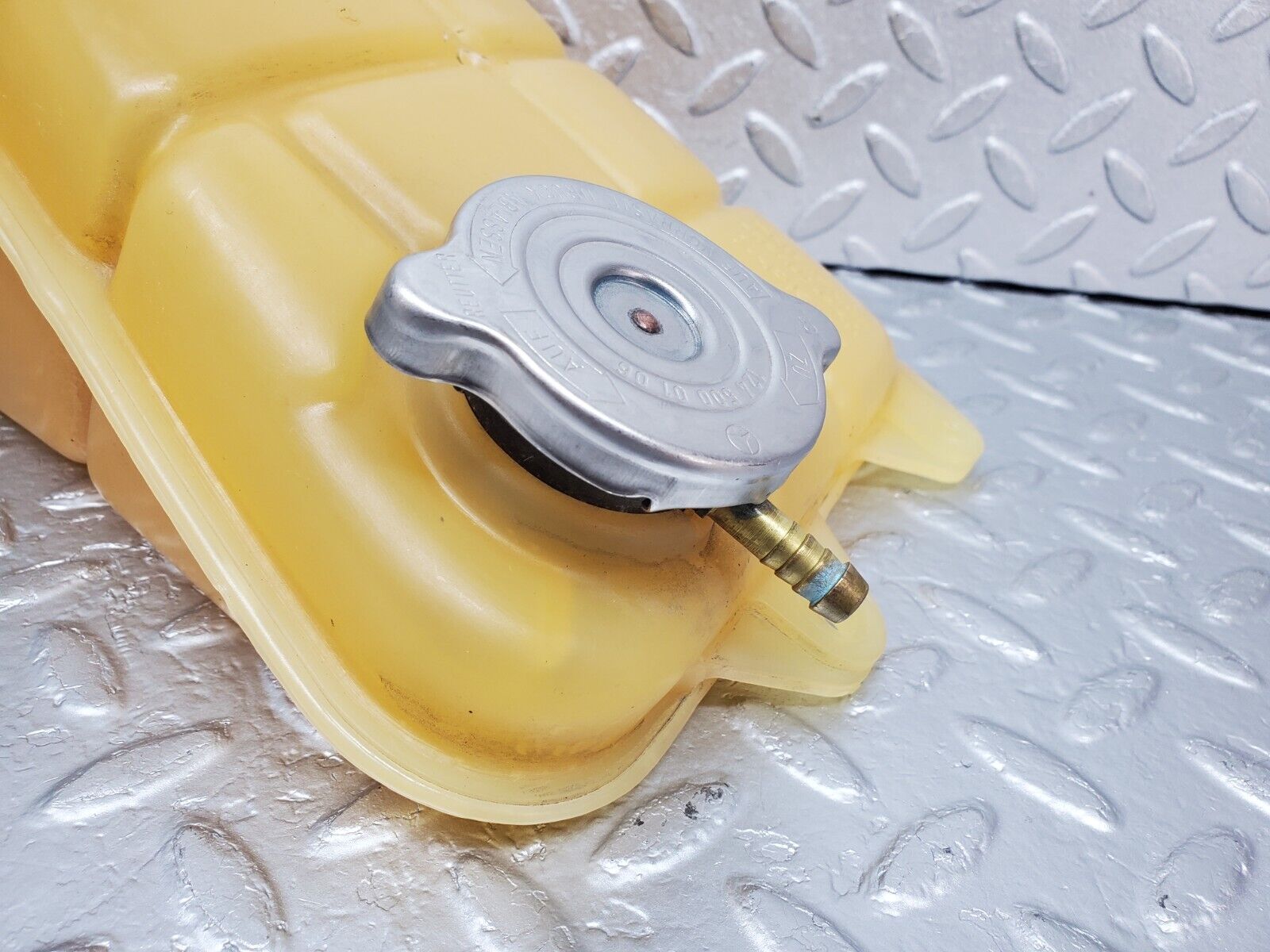 45566 Mercedes-Benz W126 420SE Coolant Reservoir Tank 1265001549 1245000106
