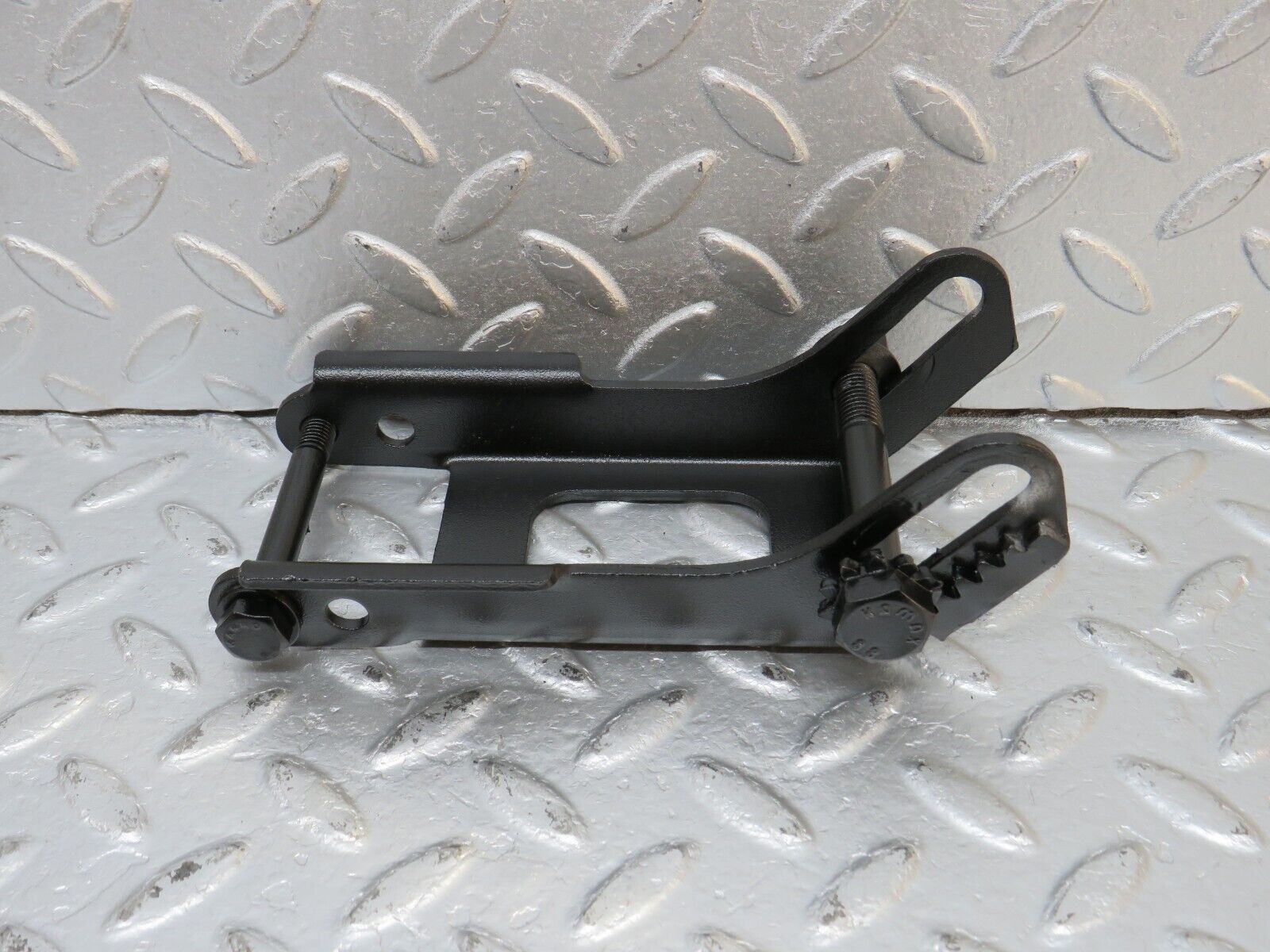 39925 Mercedes-Benz R107 350SL Alternator Generator Bracket