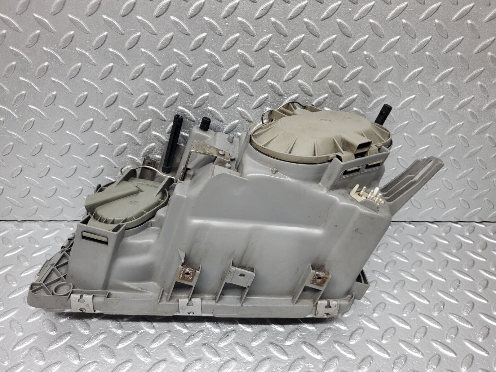 45826 Mercedes-Benz W126 420SE Headlight Right Bosch 0301065706 1268209361