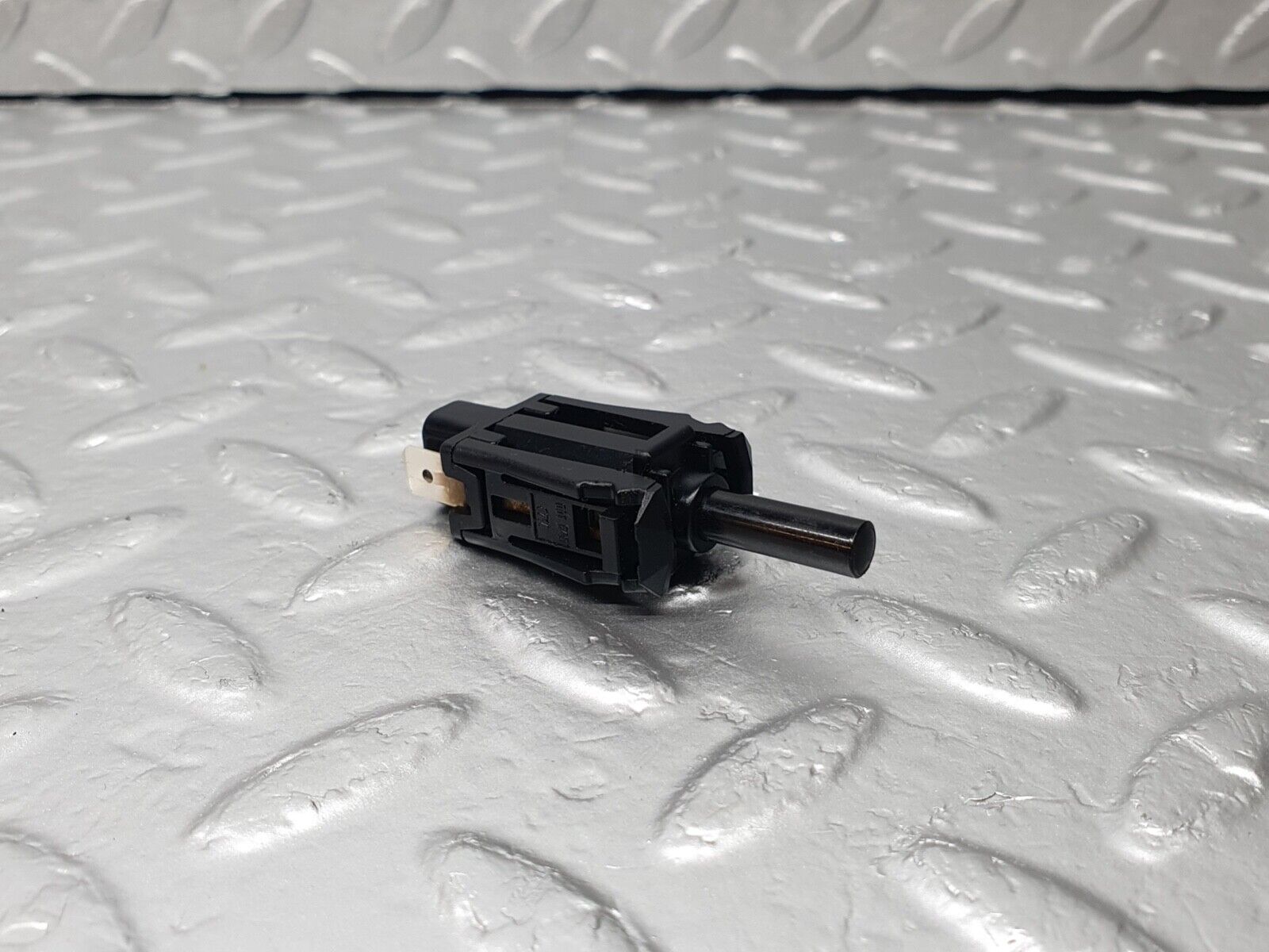42991 Mercedes-Benz W201 190 Door Contact Switch 0015458714