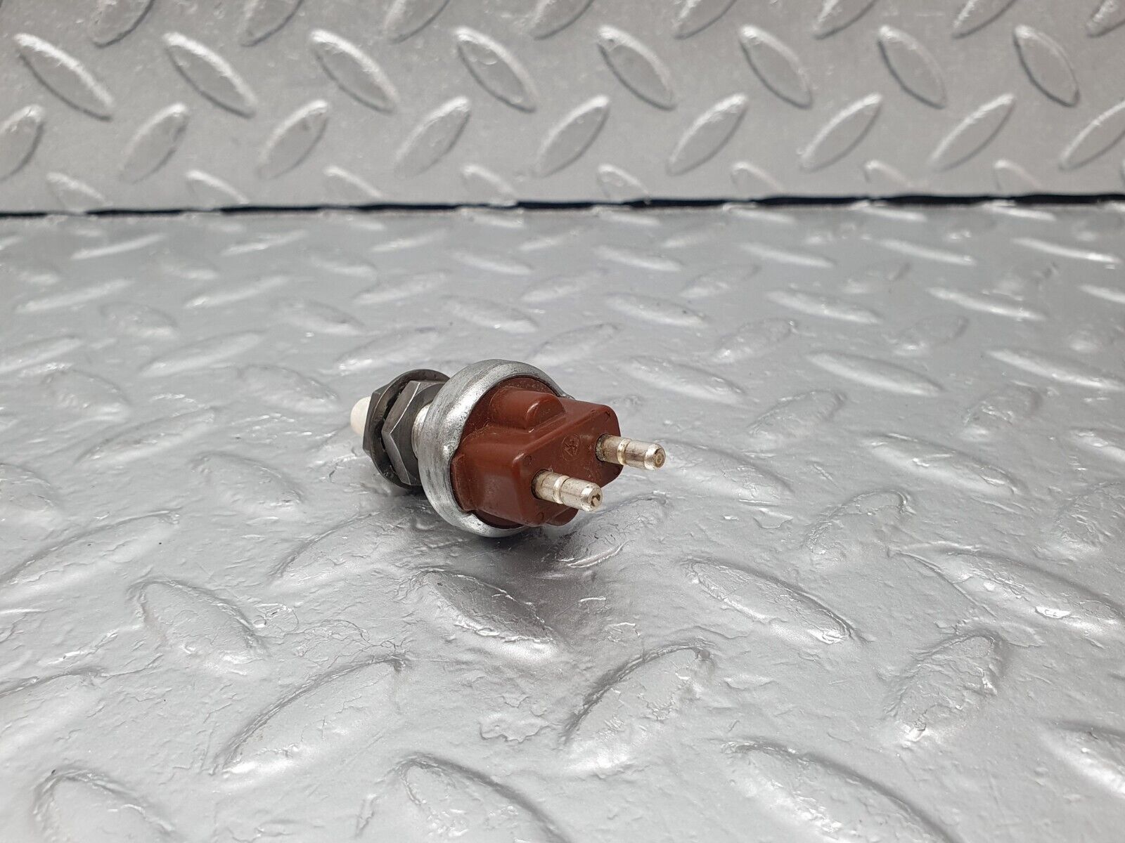 43544 Mercedes-Benz C126 380SEC Coupe Brake Light Switch 190130