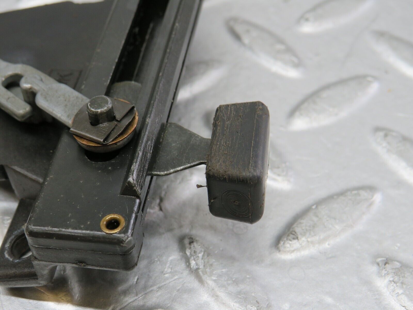 35541 Mercedes-Benz R107 280SL Air Vent Control Lever Centre