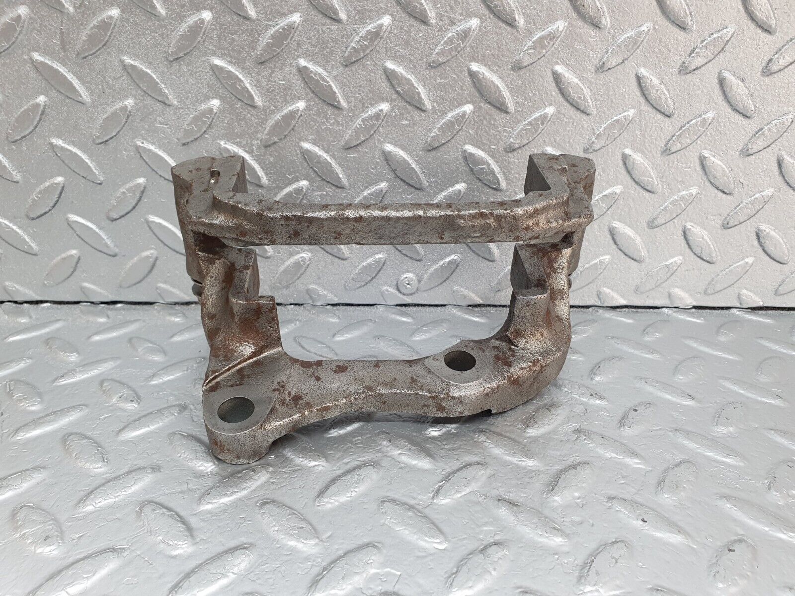 43719 Mercedes-Benz C126 380SEC Coupe Front Right Brake Caliper Bracket