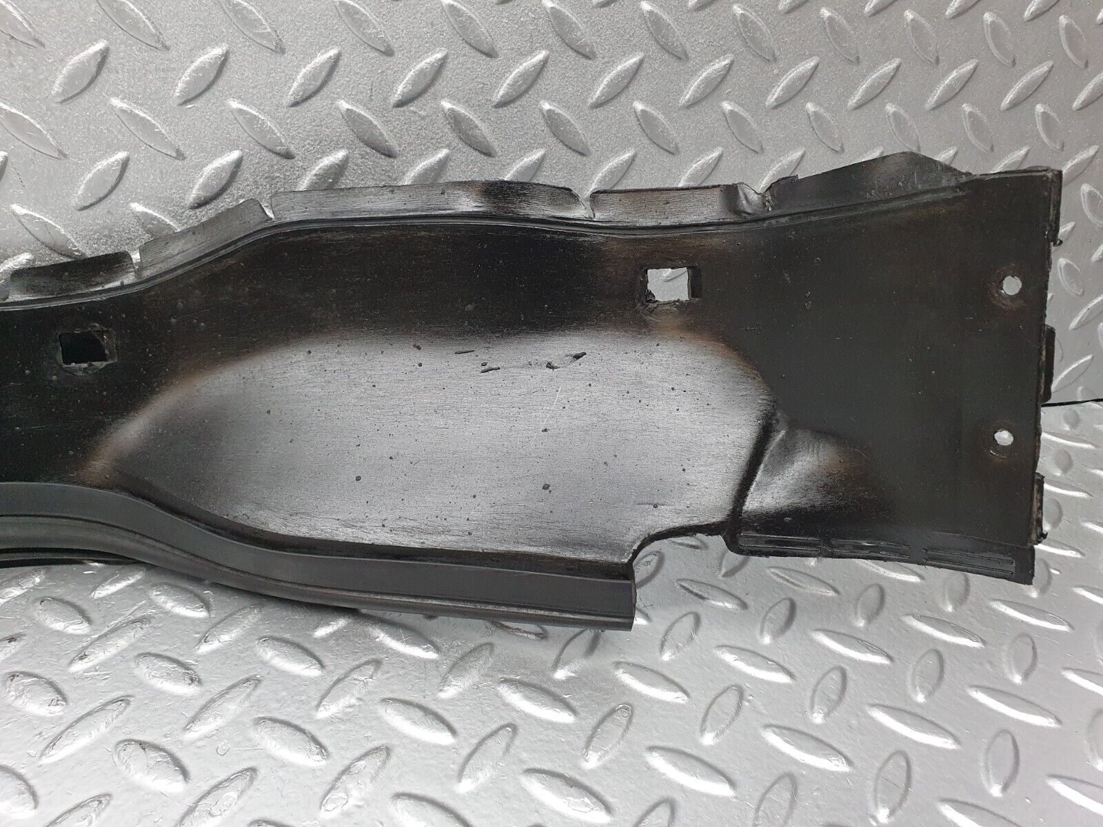 41931 Mercedes-Benz W202 C200 Front Left Inner Fender Wing Splash Guard 2026980130