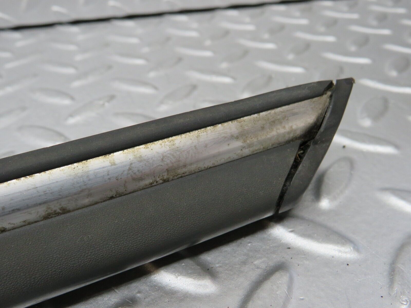 35367 Mercedes-Benz R107 280SL Right Door Centre Moulding Trim