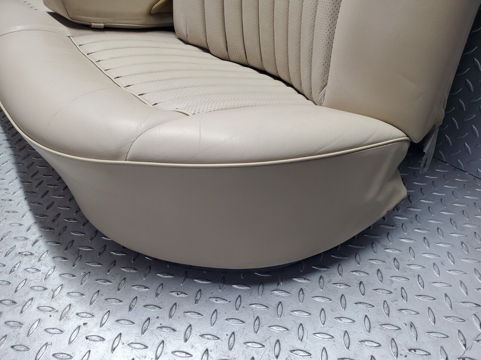 45866 Mercedes-Benz W126 420SE Rear Seat Leather Beige 1269200750 1269201716