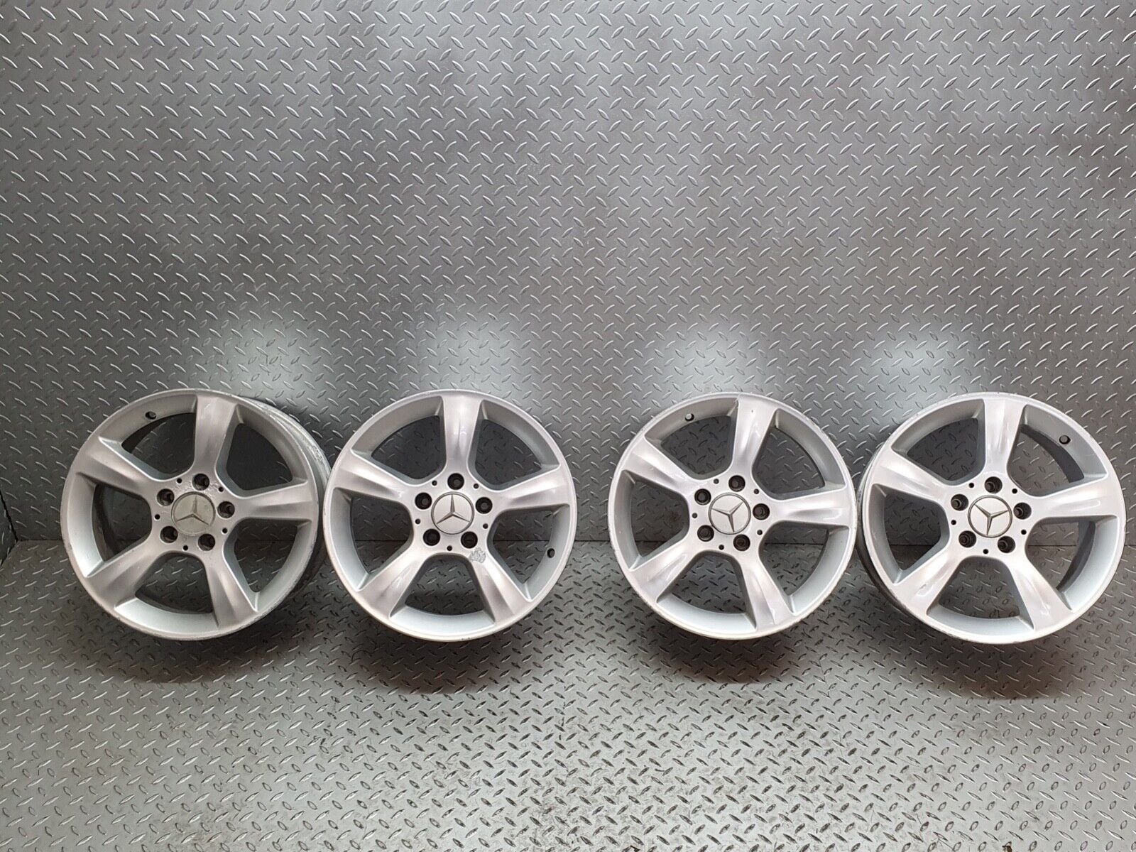 42020 Mercedes-Benz Alloy Wheel Set 7Jx16H2 8Jx16H2 ET31 ET32  2034012902