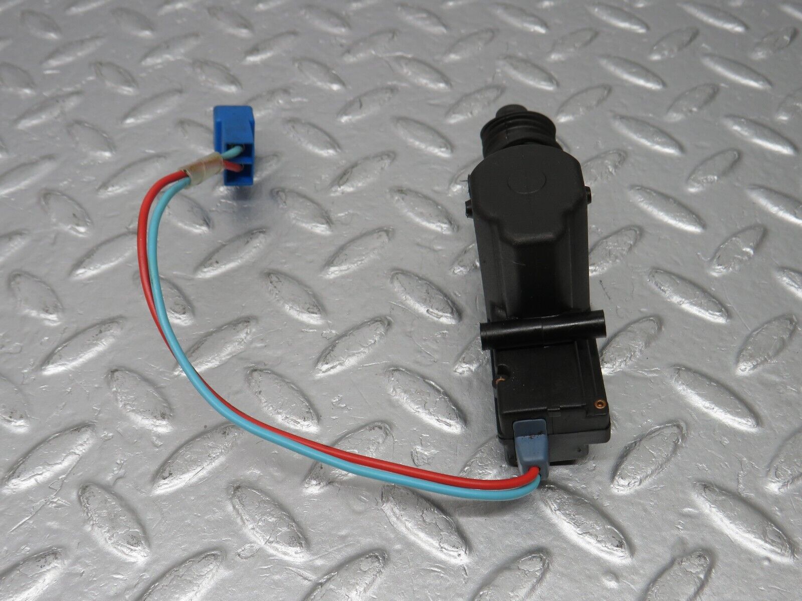 39133 Mercedes-Benz R107 500SL Trunk Lock Actuator