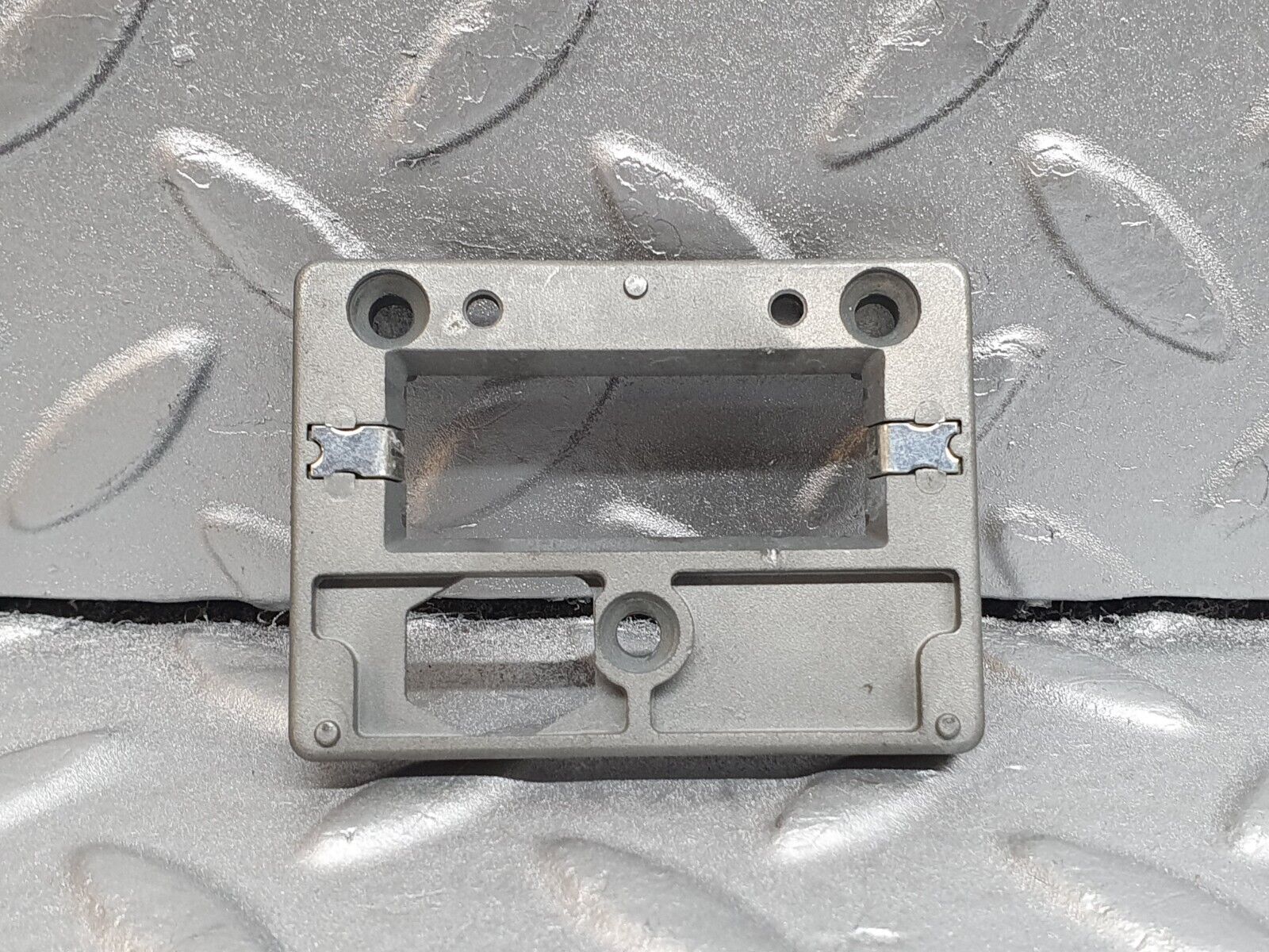 42082 Mercedes-Benz W202 C200 Rear View Mirror Bracket