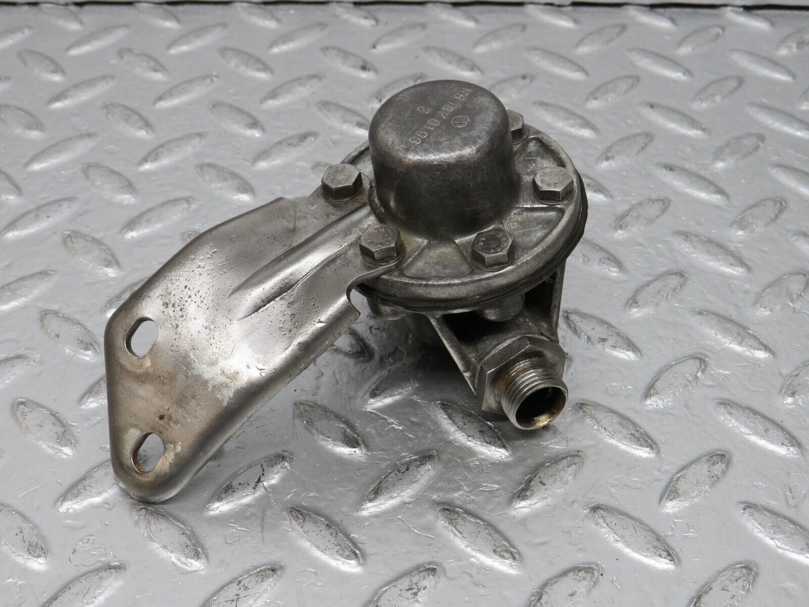 32788 Mercedes-Benz C107 R107 350 V8 Oil Pressure Damper 1161870194 1161870196