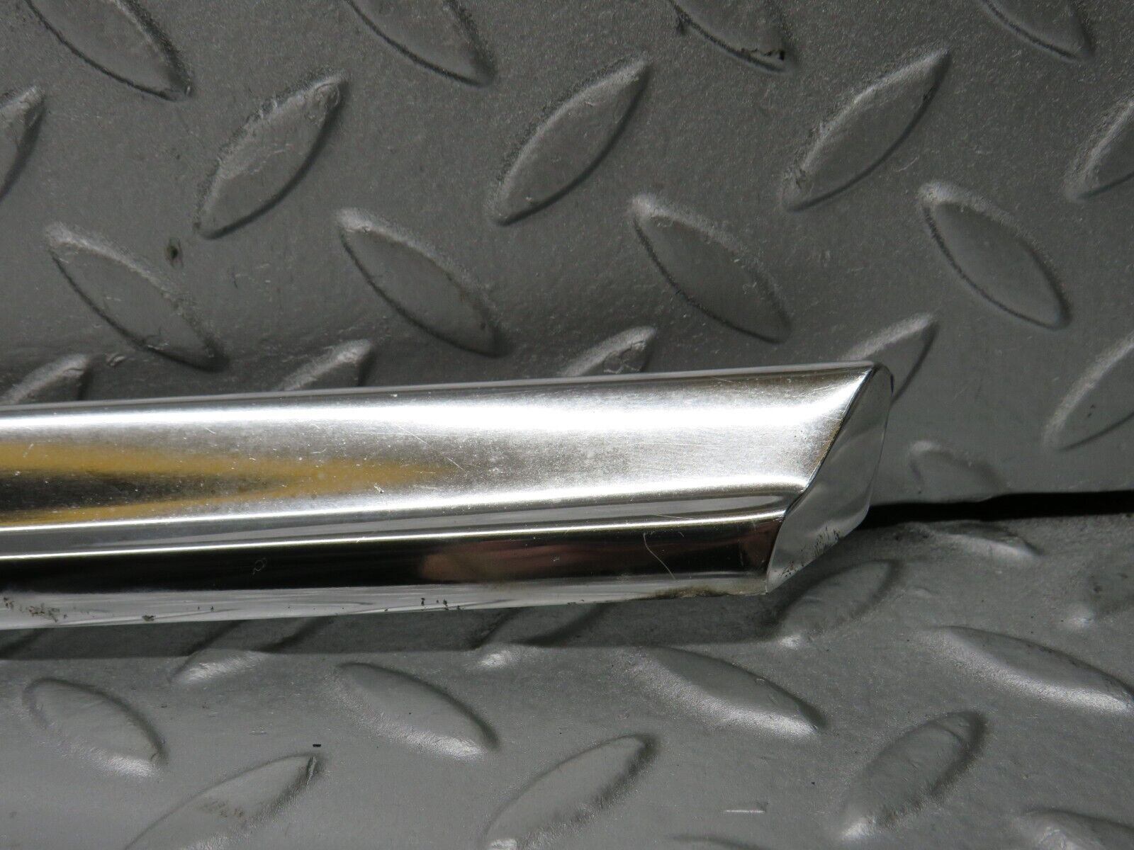 39108 Mercedes-Benz R107 500SL Left Door Chrome Trim