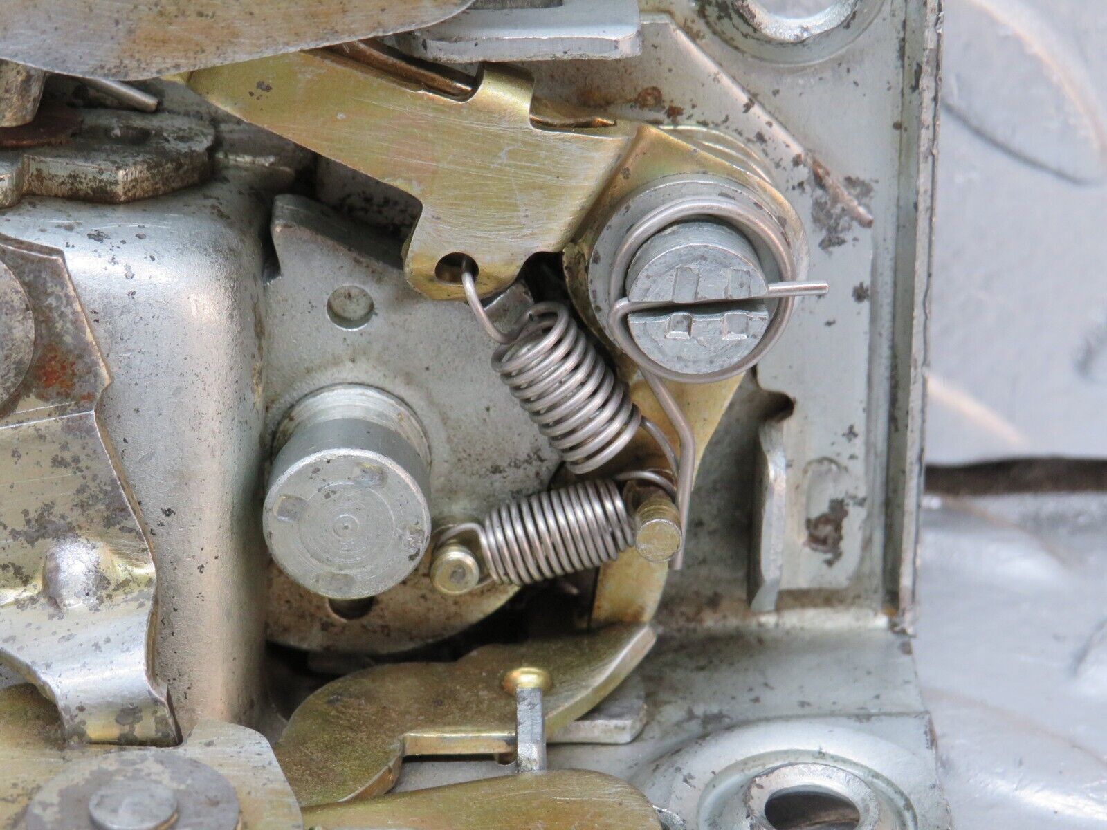 39839 Mercedes-Benz R107 350SL Left Door Lock Mechanism