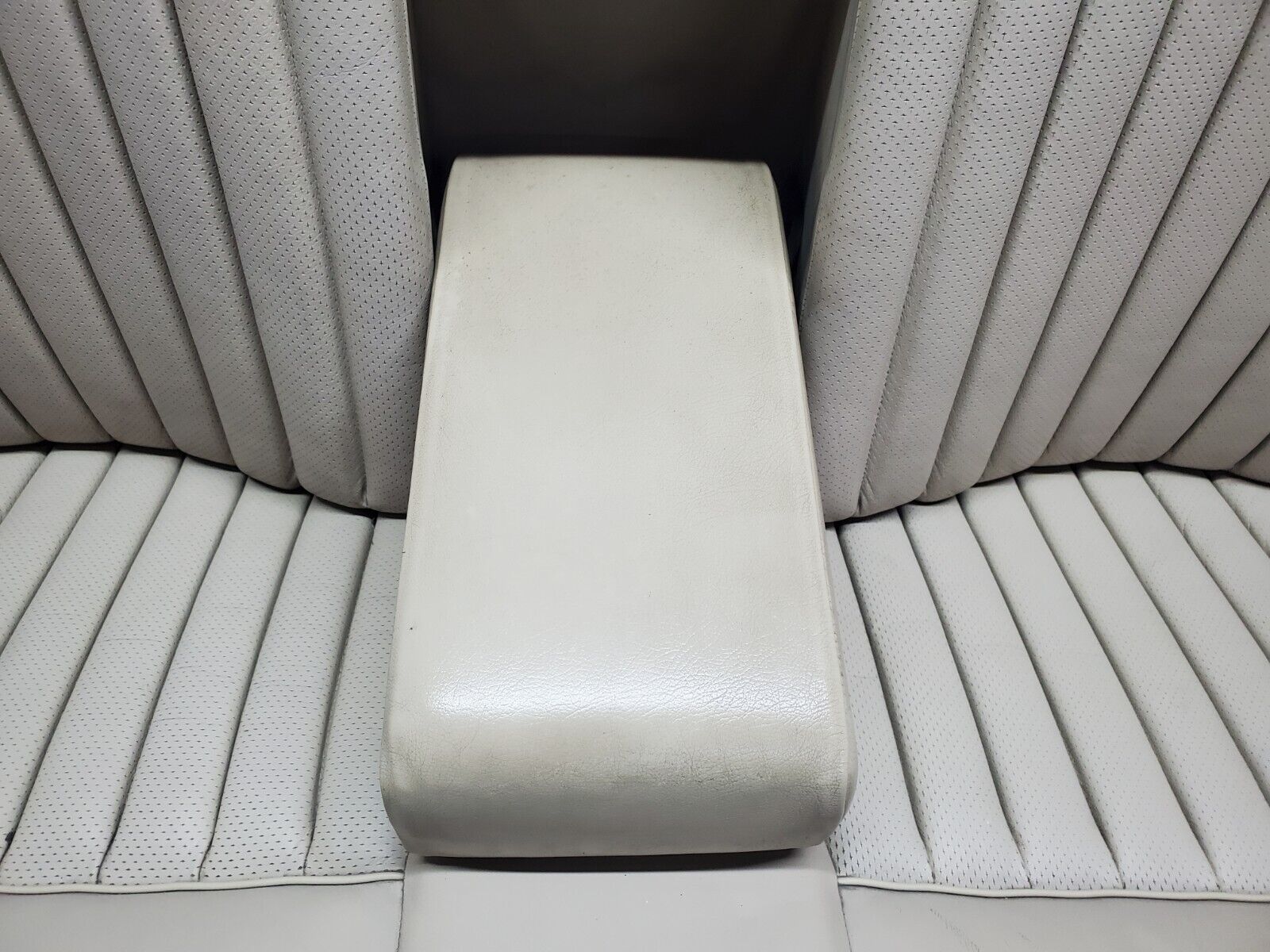 45866 Mercedes-Benz W126 420SE Rear Seat Leather Beige 1269200750 1269201716