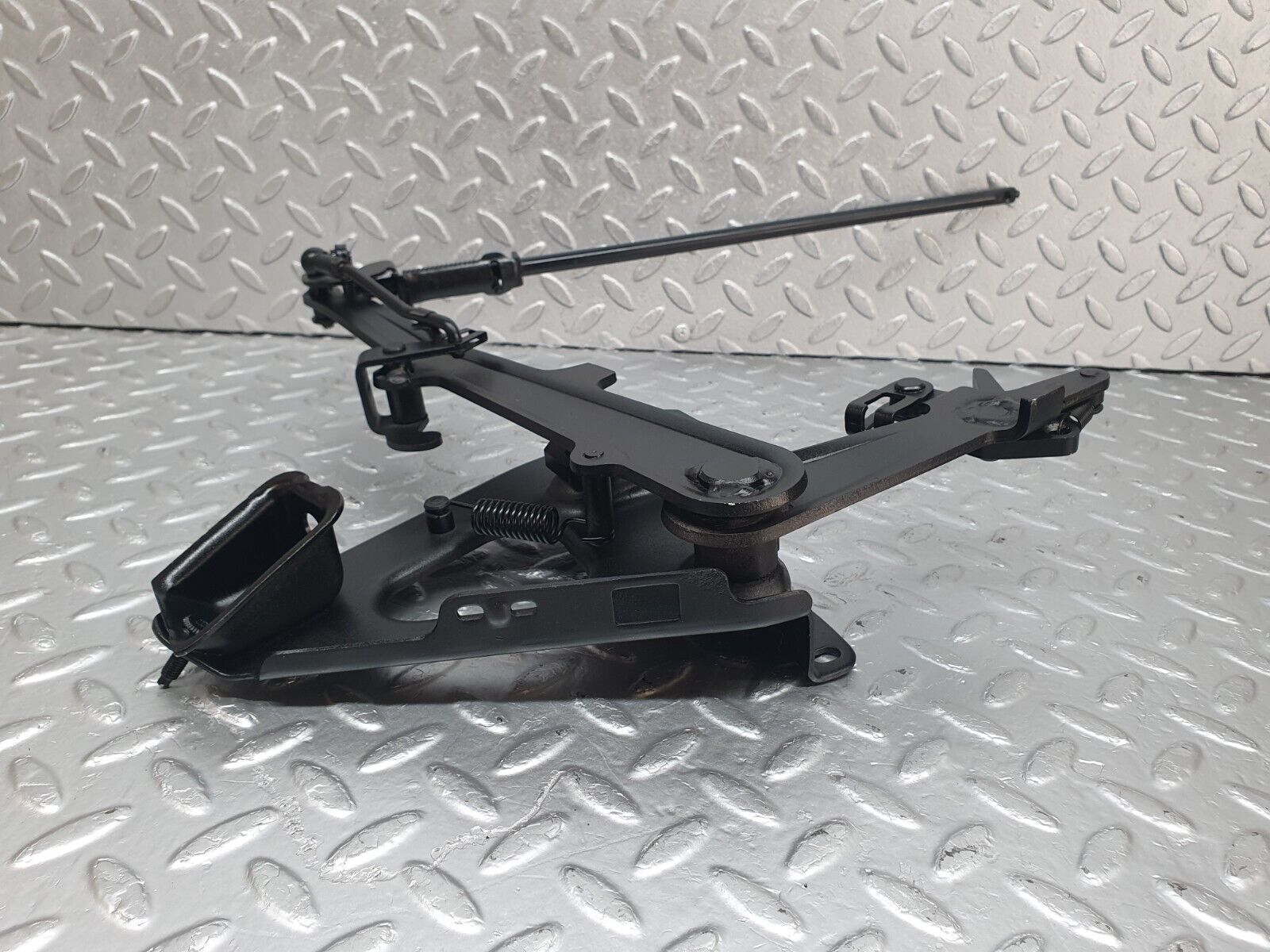 43827 Mercedes-Benz C126 380SEC Coupe Handbrake Regulator