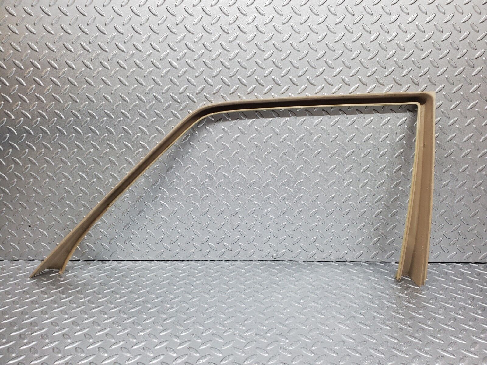 45861 Mercedes-Benz W126 420SE Front Left Door Window Frame Cover 1267250371