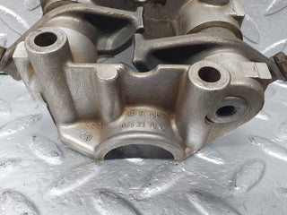 44010 Mercedes-Benz C123 230CE Rocker Arms Camshaft Bearing Block 1020512110