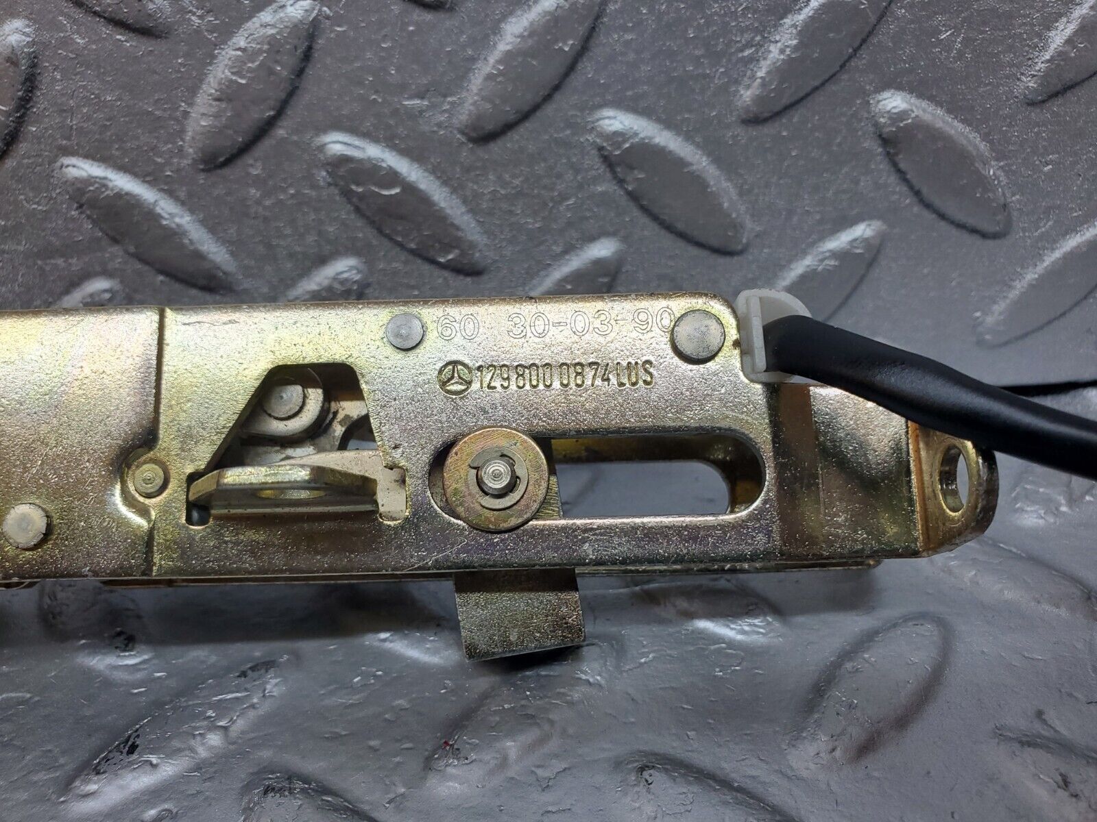 44984 Mercedes-Benz R129 300SL Coupe Soft Top Lock Latch Right Side 1298000874