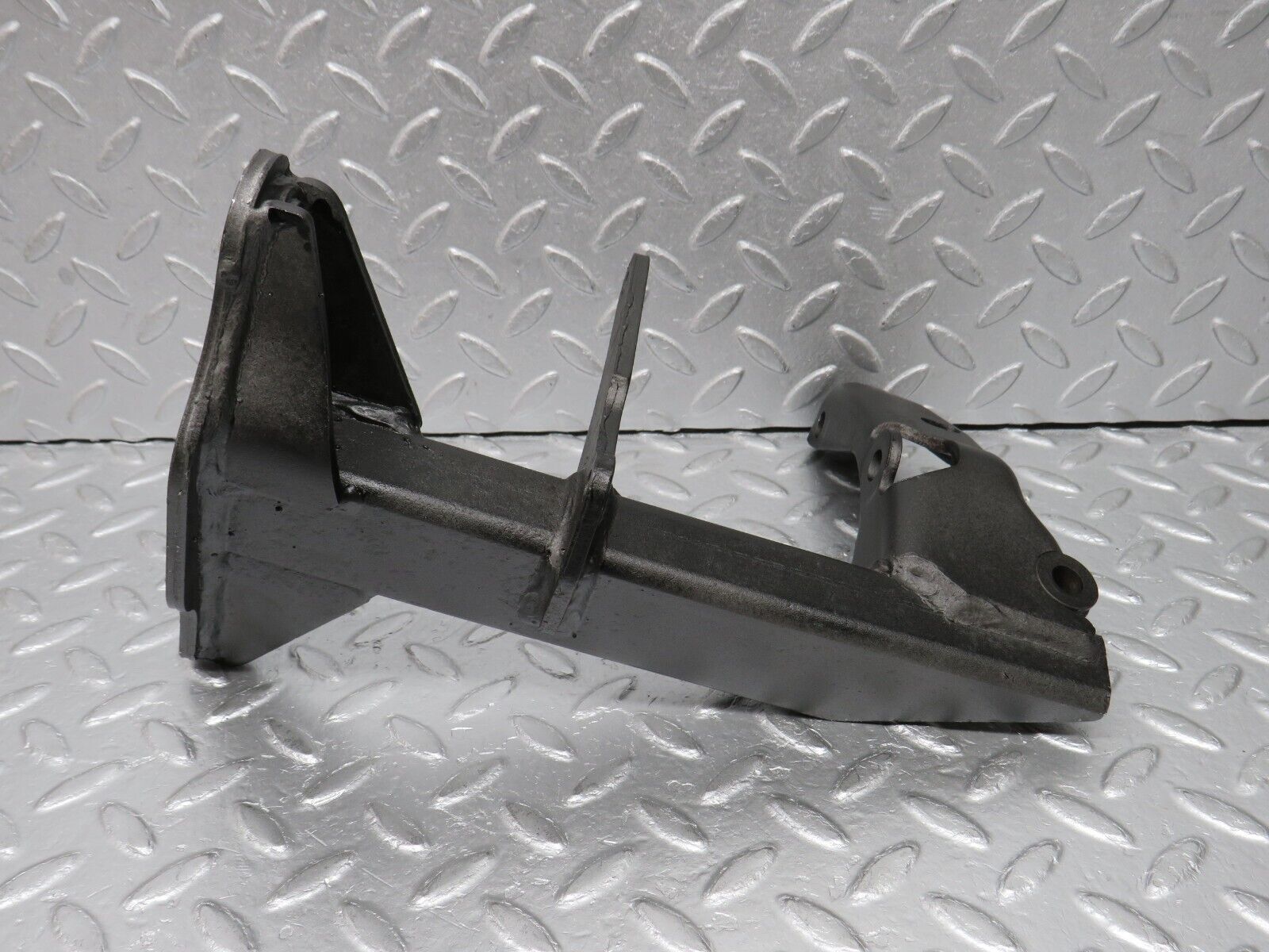 39290 Mercedes-Benz R107 500SL Air Condition Compressor Mount Bracket