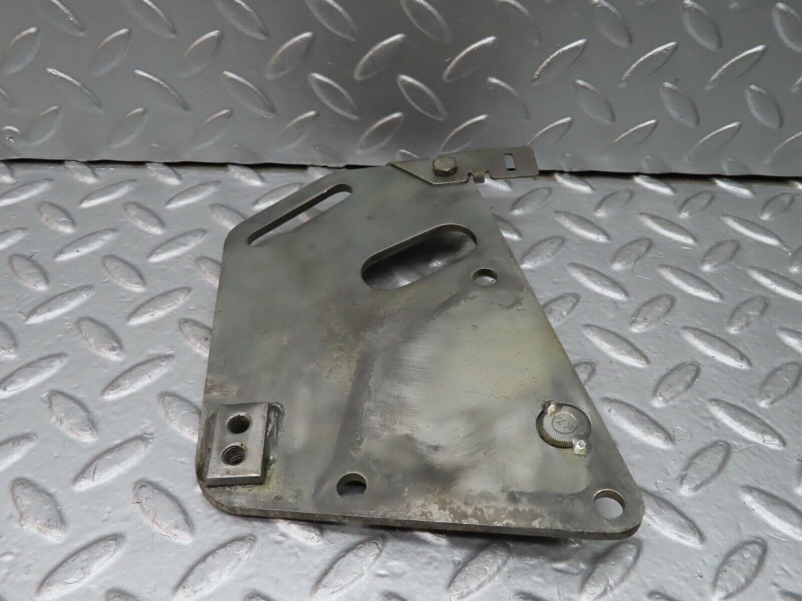 20681 Mercedes-Benz R107 450SL Power Steering Pump Bracket