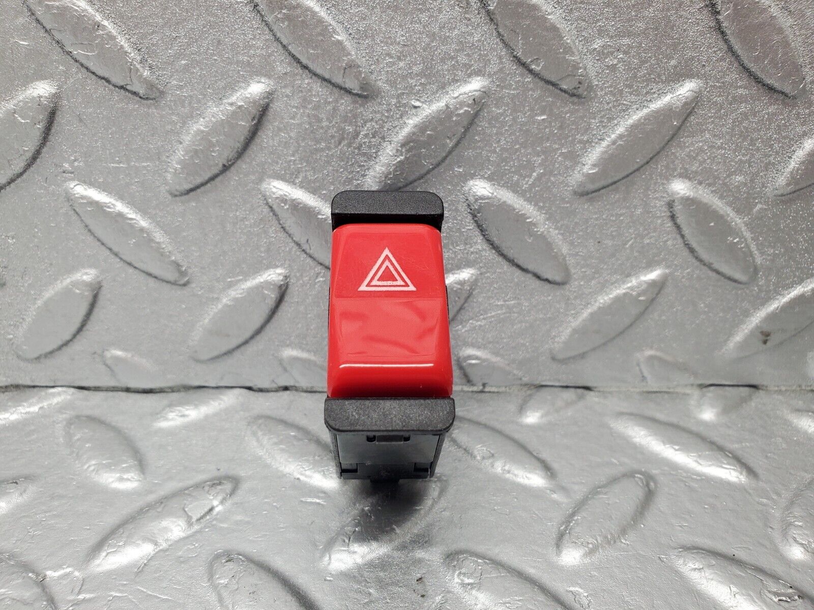 46538 Mercedes-Benz C123 280CE Coupe Hazard Warning Light Switch 0008209010